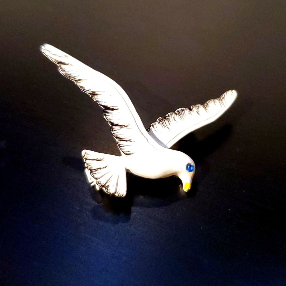 Gerrys Signed Vintage Brooch White Enamel Metal Seagull Bird 1980s